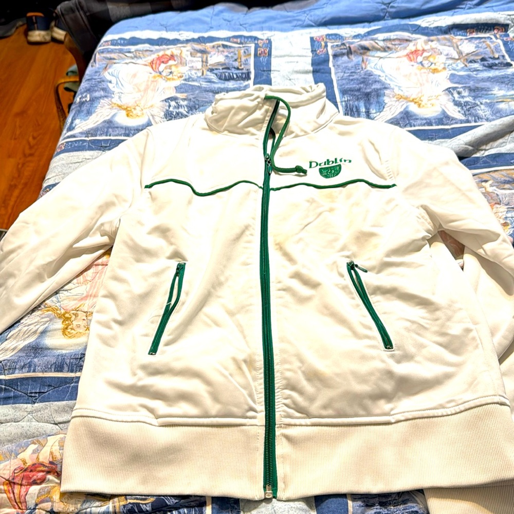 Kids  jacket that says Dublin